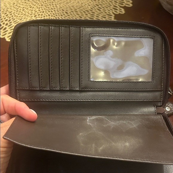 Liz Claiborne Brown Leather Wallet - Picture 8 of 10